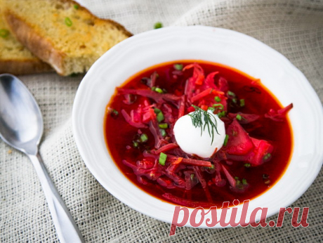 Быстрый борщ с фасолью без мяса
Постный вкуснейший борщ с консервированной фасолью и овощами без мяса.