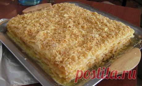 ЛЕГКИЙ в приготовлении ТОРТ королей Ингредиенты: для 1-го коржа 4 желтка яйца 150 гр. сливочного масла 120 гр. сахара 1 ч.л. соды 2 стакана муки для 2-го коржа: 3 белка 100 гр. орехов для крема: 1 банка сгущенного молока 140 гр. сливочного масла Приготовление: Для начала приготовьте первый корж. Для этого в чаше разотрите сахар и яйца, добавьте масло и […]