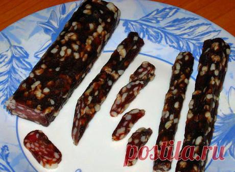 НАТУРАЛЬНАЯ СЫРО-ВЯЛЕНАЯ КОЛБАСА 
Это не какой-то суррогат из магазина, в который намешали неизвестно что. 
Это быстро, просто, дёшево и чертовски вкусно. 
И без использования кишок!                                                                                                                          Приготовление этого вида колбас совсем несложно, не сложнее изготовления самодельных пельменей. 
Всегда главная интрига в колбасе - это кишки. С ними много возни, из-за кишо...