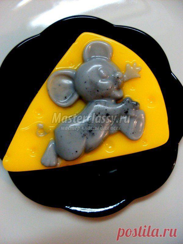 Мыло в технике двойной заливки « Сырная мышка». Мастер-класс