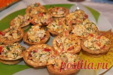 Тарталетки с копченой курицей - проверенная закуска! Со стола разлетелась мгновенно, готовьте побольше!
