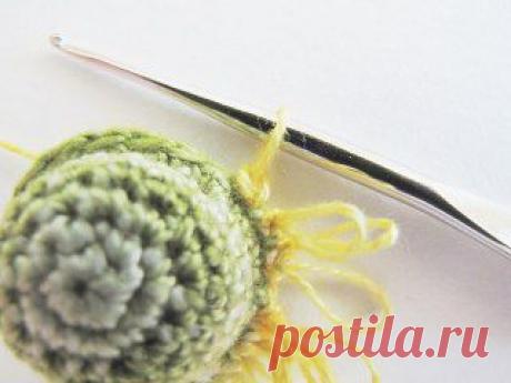 Нарцисс в ваш весенний букет.