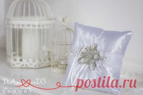 Wedding Ring Bearer Pillow, Ring Bearer, Ring Pillow, Silver Wedding Ring Pillow, Flower Ring Stand, Floral Pillow For Rings, Wedding Pillow Luxury traditional, wedding ring pillow, collection Art Deco, ring holder, silver and pearls, embroidery, ring bearer pillow, 1 pcs Silver and white wedding pillow for rings for winter luxury wedding. Decorated with handmade flower, beads, pearls and crystals. What can be more beautiful than this wonderful piece of art? Elegant and ex...