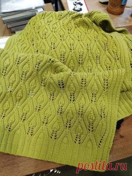 Узор с листиками для шарфа спицами