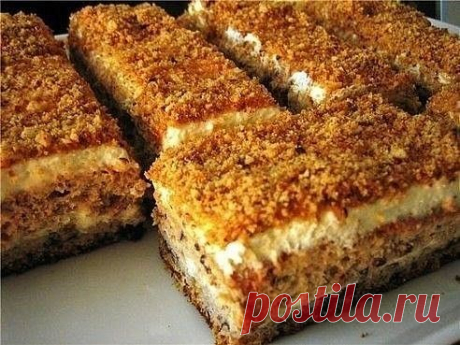Пирожные с изюмом и варёной сгущёнкой.