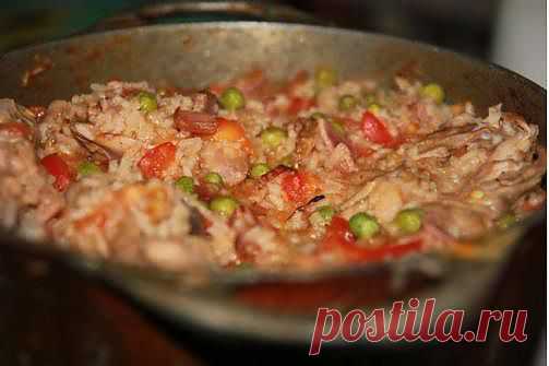 Курица с рисом и овощами.