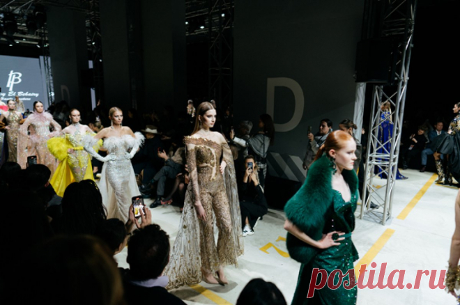 Яркие и модные коллекции. В Москве состоялся BRICS+ FASHION SUMMIT. В Москве состоялся BRICS+ Fashion Summit, в котором приняли участие руководители и команды фешен-ассоциаций, производств и дизайнеры. Неотъемлемой частью саммита стали показы и презентации коллекций известных модельеров.