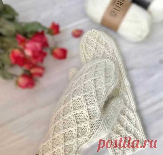 Варежки спицами Размеры: S - 17 см, M - 18 см, L - 19 смМатериалы: спицы 3.25 с леской 80 или 100 см, маркер, крючок.Пряжа:2 мотка пряжи Ornaghi - Merino Kind Medium 100% мериносовая шерсть 50г / 145мТакже можно использовать другую пряжу. Например - Lima Drops спицы 4мм, Nepal Drops спицы 4,5, Lima + Kid...