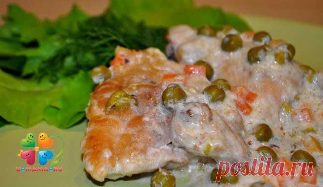 Рецепты для мультиварки. Курица с горошком в сметанном соусе / Мясные блюда