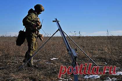 Защиту от БПЛА гражданских объектов назвали нормой. Защита от беспилотных летательных аппаратов (БПЛА) на гражданских объектах станет нормой в России, подобно шлагбаумам и видеокамерам. Об этом со ссылкой на специалистов Научно-исследовательского института (НИИ) «Вектор» холдинга «Росэлектроника» госкорпорации «Ростех» сообщает ТАСС.