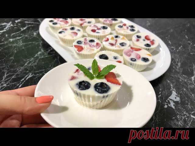 Очень нежное СЛИВОЧНОЕ желе с фруктами и ягодами! Список ингредиентов:▫️Сливки ( не холодные) - 600 мл.▫️Желатин - 20 гр.▫️Вода - 60 мл.▫️Сахарная пудра - 80 гр.▫️Ванильный сахар - 10 гр▫️Клубника▫️Голубика▫️ПерсикиСпособ приготовления:▫️Желатин заливаем холодной водой и оставляем на 15 минут для набухания.▫️Фрукты и ягоды нарезаем...
