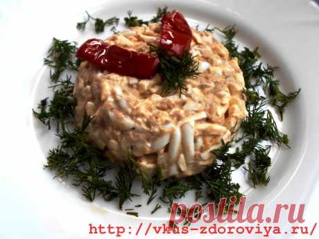 Хочу предложить вам рецепт очень вкусного и простого в приготовлении салата из рыбных консерв. Рыбу можно взять любую, та которая вам больше нравится. Хорошо приготовить этот салат из рыбной консервы с сардинами, сайрой, тунцом, лососем. В общем, выбор зависит от  вашего желания.