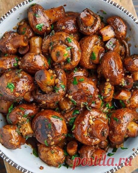 ​Шампиньоны в чесночном соусе