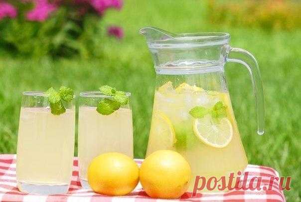 ОН ОПУСТИЛ НОГИ В ВОДУ С СОДОЙ НА НЕСКОЛЬКО МИНУТ. НЕ ЗНАЛА, ЧТО ЭТО РАБОТАЕТ!