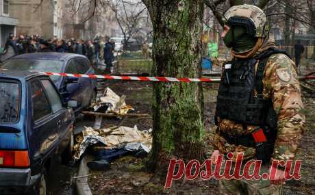 На Украине создали группу по расследованию крушения вертолета под Киевом. Премьер-министр Украины Денис Шмыгаль в своем телеграм-канале подтвердил гибель министра внутренних дел страны Дениса Монастырского, его первого зама Евгения Енина и госсекретаря министерства Юрия Лубковича при крушении вертолета в Киевской области.