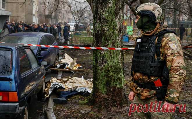 На Украине создали группу по расследованию крушения вертолета под Киевом. Премьер-министр Украины Денис Шмыгаль в своем телеграм-канале подтвердил гибель министра внутренних дел страны Дениса Монастырского, его первого зама Евгения Енина и госсекретаря министерства Юрия Лубковича при крушении вертолета в Киевской области.