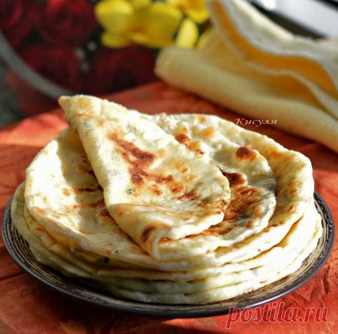Быстрые лепёшки с сыром и зеленью на кефире