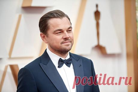 Леонардо Ди Каприо отказался сниматься в обнаженной сцене с Мерил Стрип. Американский актер Леонардо Ди Каприо во время работы над фильмом «Не смотрите наверх» отказался сниматься в обнаженной сцене с артисткой Мерил Стрип. По словам режиссер Адама Маккея, Ди Каприо не понравилась эта идея, так как он считает Стрип большой звездой и значимым человеком в индустрии.