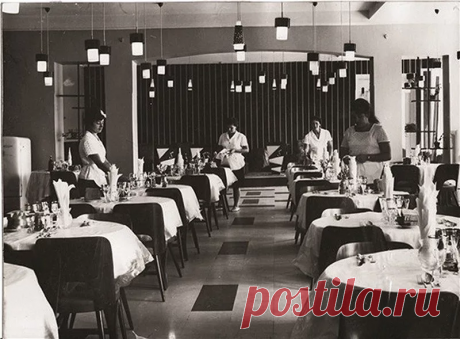 В ресторан на пять рублей: большой миф о том, что советские рестораны были недоступны
В комментариях меня назвали «ресторанным ребенком» и обвинили в том, что, мол, пишу о хорошей жизни в СССР, какой не было у большинства населения. Вот насчет большинства населения — не уверен. Потому как семья у нас к привилегированной партийной номенклатуре не относилась, ну никаким боком. Разве что к трудовой...
Читай дальше на сайте. Жми подробнее ➡