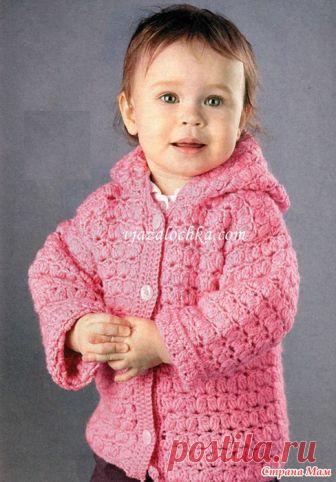 Теплый жакет с капюшоном   Жакет на пуговицах для девочки связан крючком.  Возраст: На 2 года.  Вам потребуется: пряжа 