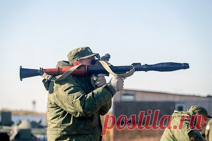 В России испытают экзоскелеты для артиллеристов. В России испытают экзоскелеты, которые могут облегчить погрузку снарядов, сообщил гендиректор предприятия Ekzo Solutions Максим Скоков. Снижающие нагрузку на опорно-двигательный аппарат экзоскелеты могут помочь небоевым подразделениям в зоне проведения специальной военной операции.