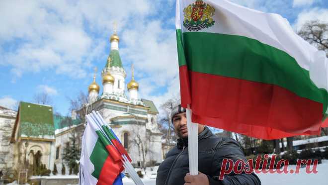 В Болгарии завели дело из-за некрологов в честь Гитлера на еврейской синагоге. Софийская окружная прокуратура завела дело в связи с сообщениями о некрологах, прославляющих лидера фашистской Германии Адольфа Гитлера, которые неизвестные расклеили на синагоге в столице Болгарии, передает РИА Новости. В заявлении ...
