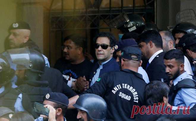 Экс-премьера Пакистана вместе с женой приговорили к 14 годам тюрьмы. Бывшему премьер-министру Пакистана Имрану Хану вынесли очередной приговор, на этот раз — по делу Тошахана.