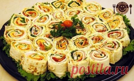 Запись на стене 10 рецептов рулетиков из лаваша1. Запеченный Рулет из лаваша и куриного фаршаДелаем фарш (куриный) - солим, перчим, добавляем сметану, хорошо перемешиваем, при необходимости добавить немного теплой воды.Лаваш смазать майонезом, на него выложить фарш ровным слоем (не толсто&#33;&#33;&#33;), на..