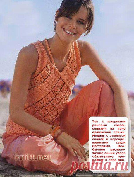 Топ с ажурными ромбами связан спицами из ярко оранжевой пряжи / Необычные поделки