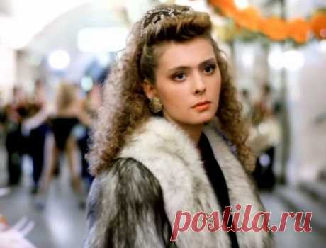 Куда пропала одна из самых красивых и загадочных актрис 1990-х гг