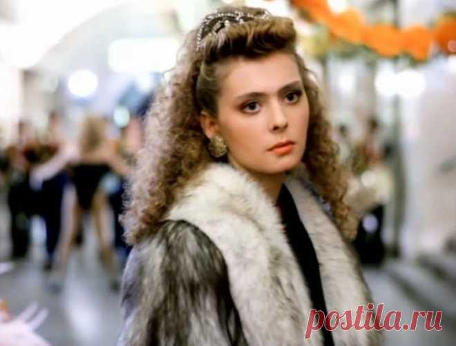Куда пропала одна из самых красивых и загадочных актрис 1990-х гг