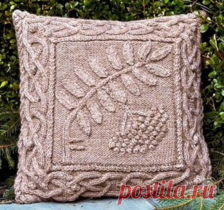 Celtic Rowan Pillow Knitting pattern by Barbara Pott | Knitting Patterns | LoveKnitting Full text plus charts for the border and center panel. This pattern is written in easy to follow text with special stitches explained. Border is knitted in one long piece while mitering the corners using short rows and with the resulting short ends sewn together. Each leaflet is knitted separately then sewn on. The ancient Celts prized the rowan for its protective properties. This desig...Идеи.