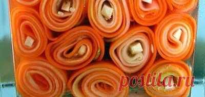 Домашние заготовки. Праздничные закуски

И вот наступила осень - торопимся делать домашние заготовки, чтобы сохранить урожай! И уделим немного времени, чтобы приготовить праздничные закуски!

Рецепт из овощей, из самых обычных овощей - из моркови и огурцов! Но настолько эффектно подано, что закуска заслуживает подачи на праздничный стол! А что? - полезно, вкусно, красиво!
А еще - довольно простой рецепт! Просто следует приготовить - хотя бы для пробы!