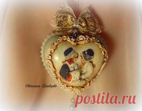 Мои новые работы. Декупаж. 
Винтажные сердечки. 
"Сестрички"
