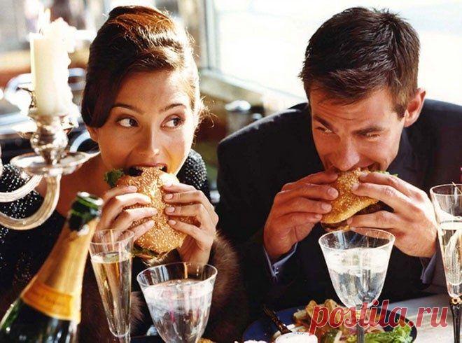 Перекус на ходу ведет к перееданию / Будьте здоровы