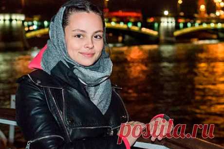 Астраханка заняла первое место в международном вокальном конкурсе. Студентка Астраханского музыкального колледжа имени Мусоргского Александра Дроздова заняла первое место в международном вокальном состязании-премии «Свободная птица» композитора Анны Петряшевой. Дроздова, обучающаяся на первом курсе отделения «Теория музыки», стала лауреатом первой степени в категории «Рок».