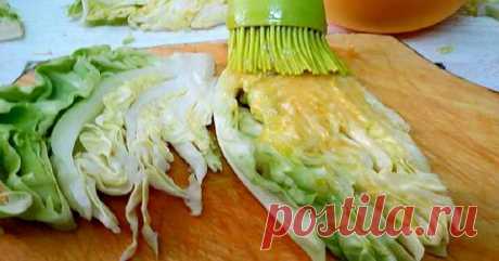 Разрежь кочан на 8 частей и смажь яйцом. Потрясающее угощение на все случаи жизни! — Готовим дома