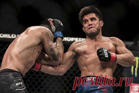 Бывший чемпион UFC захотел побить «уродливую картошку» Петра Яна в России. Американский боец смешанного стиля (MMA) Генри Сехудо считает, что мог бы победить россиянина Петра Яна. С удовольствием бы приехал в России и уничтожил бы эту уродливую картошку при его же соотечественниках. Я переведу его в партер», — заявил Сехудо, известный по выступлениям в Абсолютном бойцовском чемпионате (UFC).