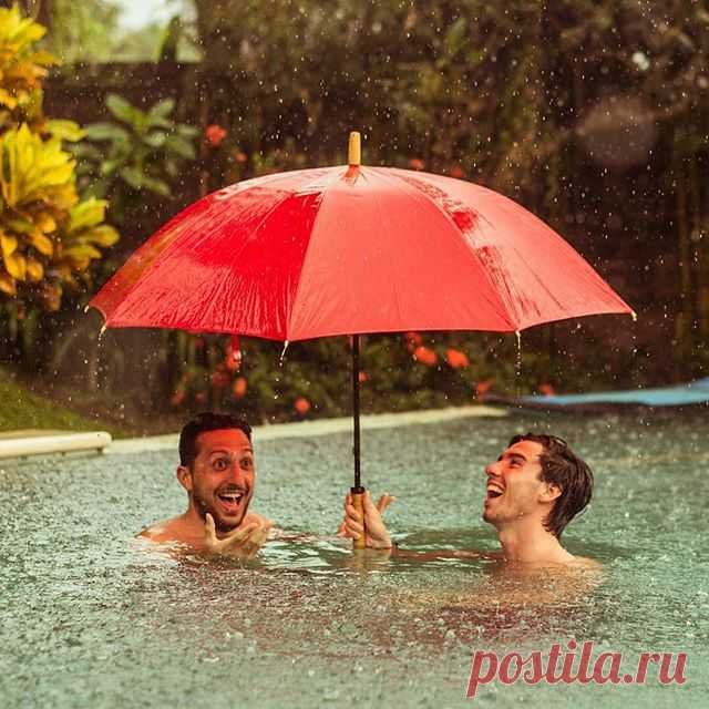 Даже не спрашивайте, что это происходит ☔ Просто ребята отдыхают у нас в Кемпе 😊 фото от замечательного @maratdaminov #endlessSummerSurfCamp #бали #серфинг