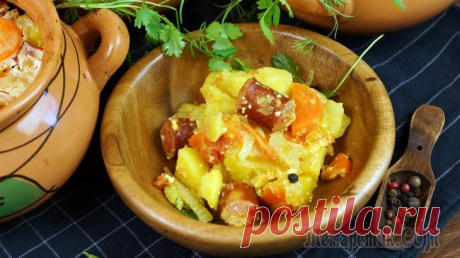 Охотничьи колбаски с картофелем в горшочках по-домашнему Как приготовить картофель с охотничьими колбасками в горшочках в духовке?! У нас в семье очень любят картофель, запеченный с овощами в глиняных горшочках. Поэтому готовим это блюдо в разных вариантах....