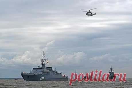 ВМФ России в 2022 году получит восемь кораблей и подлодок. Военно-морской флот (ВМФ) России в 2022 году получит восемь надводных кораблей и подводных лодок. Военным их планирует согласно сдаточной программе передать Объединенная судостроительная корпорация. В копании не уточнили, о каких именно кораблях и субмаринах идет речь.