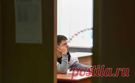 В Москве перенесли назначенные на понедельник ЕГЭ и ОГЭ. В Москве перенесли дату резервного дня сдачи ЕГЭ по математике и основную дату ОГЭ по русскому языку на 1 июля, сообщили в пресс-службе комплекса социального развития Москвы.