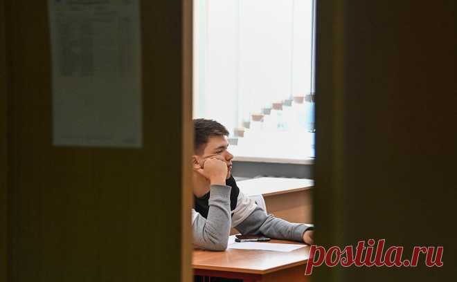 В Москве перенесли назначенные на понедельник ЕГЭ и ОГЭ. В Москве перенесли дату резервного дня сдачи ЕГЭ по математике и основную дату ОГЭ по русскому языку на 1 июля, сообщили в пресс-службе комплекса социального развития Москвы.