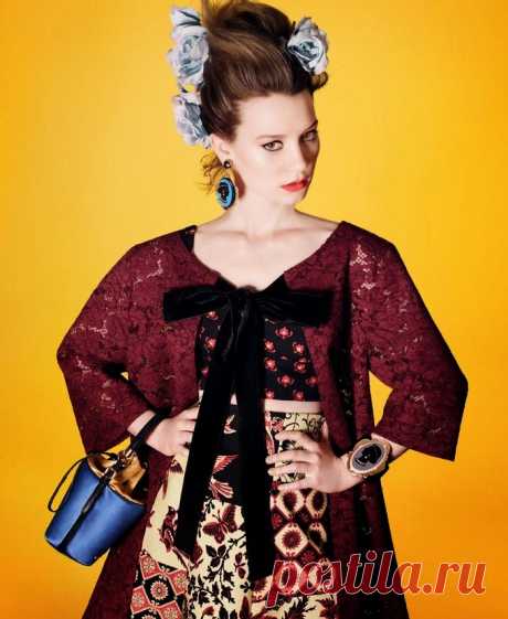 Миа Васиковска (Mia Wasikowska) в фотосессии Дэвида Симса (David Sims) для бренда Miu Miu (весна/лето 2012)