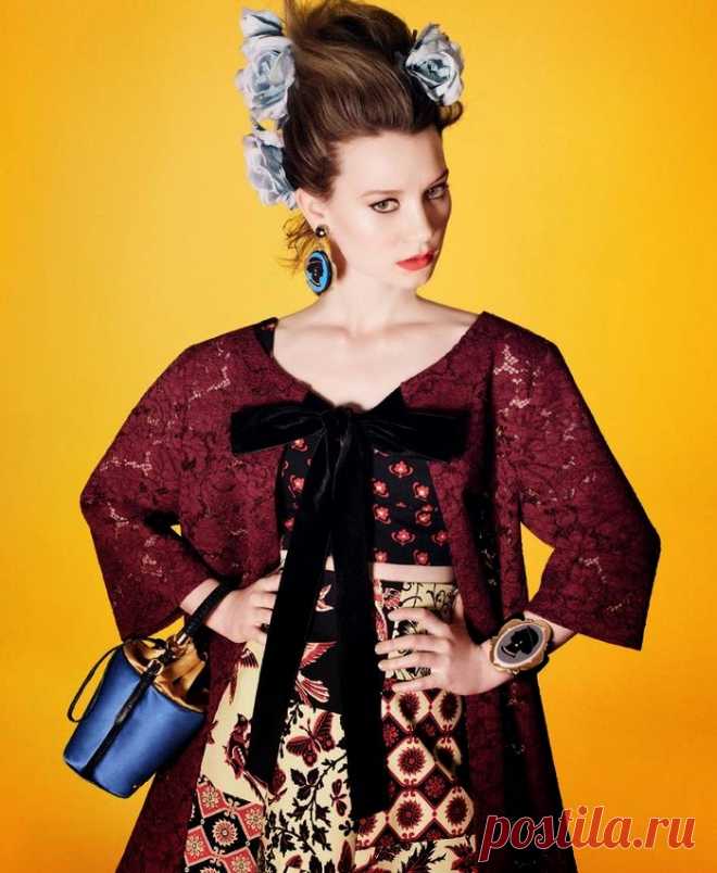 Миа Васиковска (Mia Wasikowska) в фотосессии Дэвида Симса (David Sims) для бренда Miu Miu (весна/лето 2012)