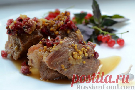 Рецепт: Пряная свинина со смородиной (в горшочке) на RussianFood.com