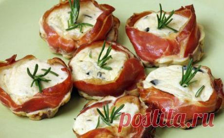 Закусочные новогодние корзиночки с ветчиной / Простые рецепты