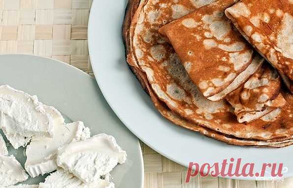 Блины на пиве (нереально вкусные)


Перед вами простой рецепт блинов на пиве, воздушных и очень ароматных. Подавать к столу такие блинчики можно с самыми разнообразными начинками: с сыром, зеленью или просто со сметаной сметаной, например. Если под рукой оказался стаканчик пива, обязательно повторите этот рецепт. 


Ингридиенты:

Яйцо: 2 Штуки,
Сахар: 1 Чайная ложка,
Мука: 160 Грамм,
Растительное масло: 2-3 Ст. ложек,
Соль: 1 Щепотка,
Молоко: 1 Стакан,
Пиво: 1 Стакан


При...