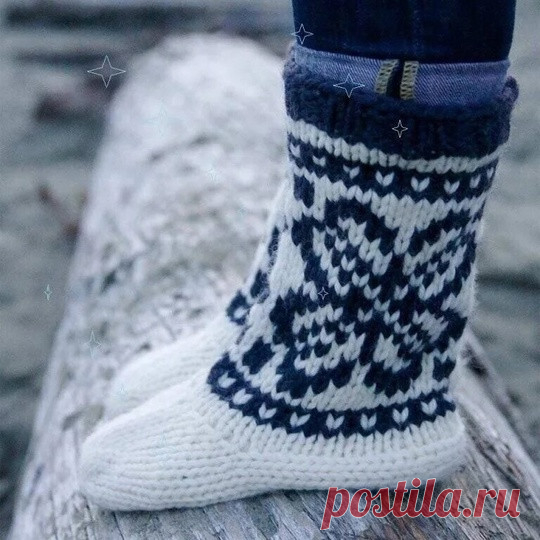 Mukluks - теплые вязаные унты для любого возраста Для любого возраста, начиная от самых маленьких деток.Размеры:Для младенцев (для малышей, для детей S, M и L, для взрослых S, M и L)Окружность верхнего края – 15.5 (16.5, 16.5, 18, 19, 26.5, 28, 29) см,Высота паголенка – 11.5 (15.5, 15.5, 15.5, 15.5, 20.5, 20.5, 20.5) см,Длина стопы – 12...