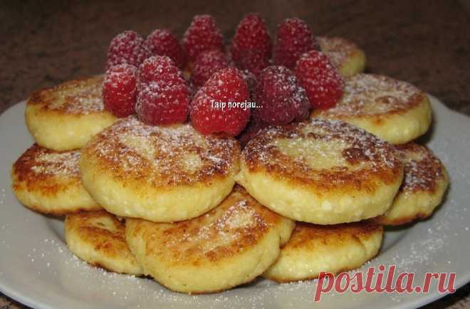 Rusiški varškėčiai (Сырники) Rusiški varškėčiai (Сырники) - patiekalas, kurį nesunkiai pasigaminsite pagal šį receptą. Daug gerų, išbandytų receptų, kuriuos privalai išmėginti!